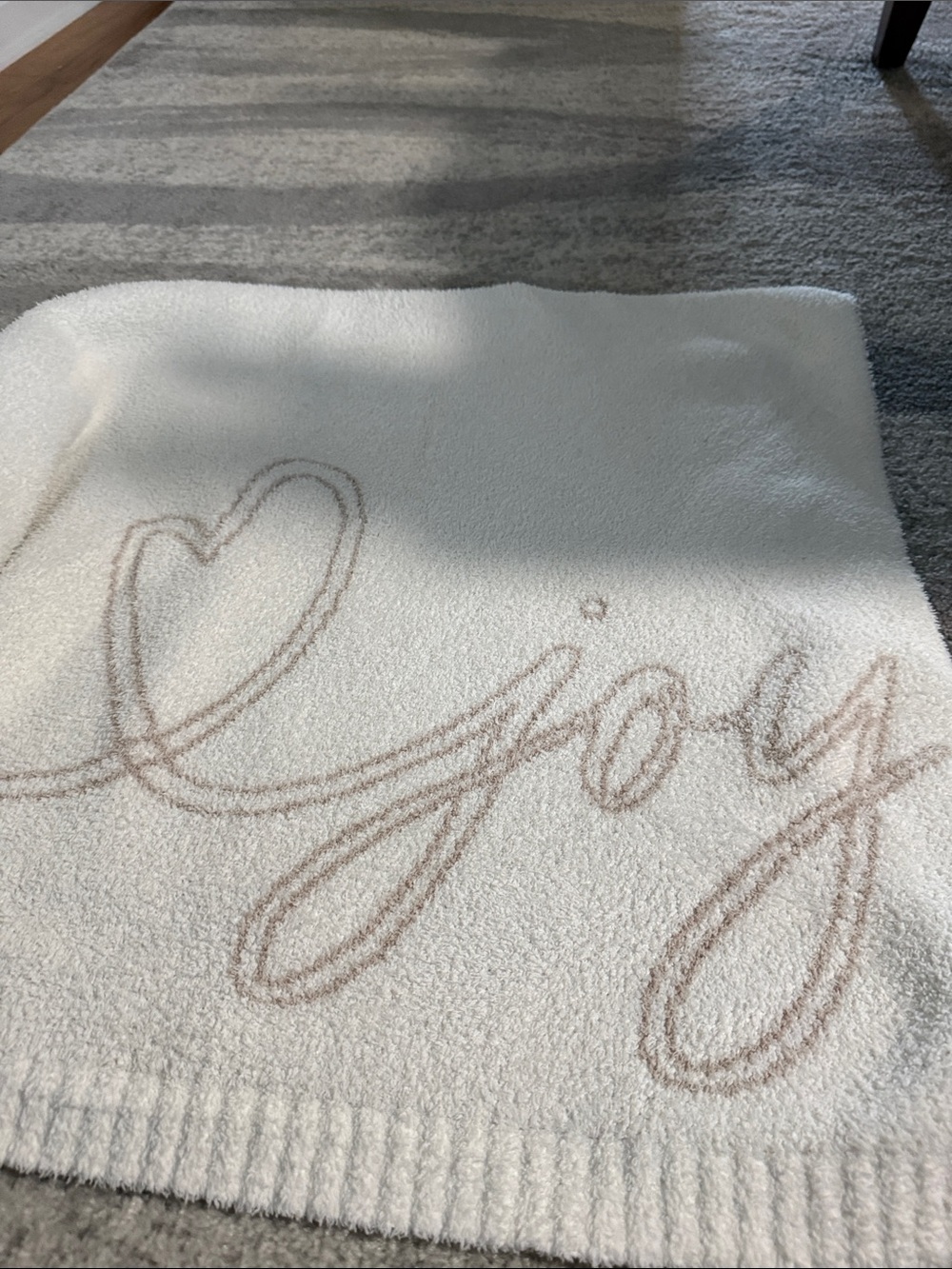 Barefoot Dreams Cream and Tan 'Joy' Plush Bath Mat